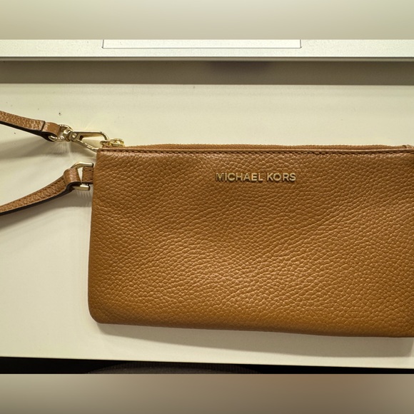 Michael Kors Wristlet - Picture 1 of 3